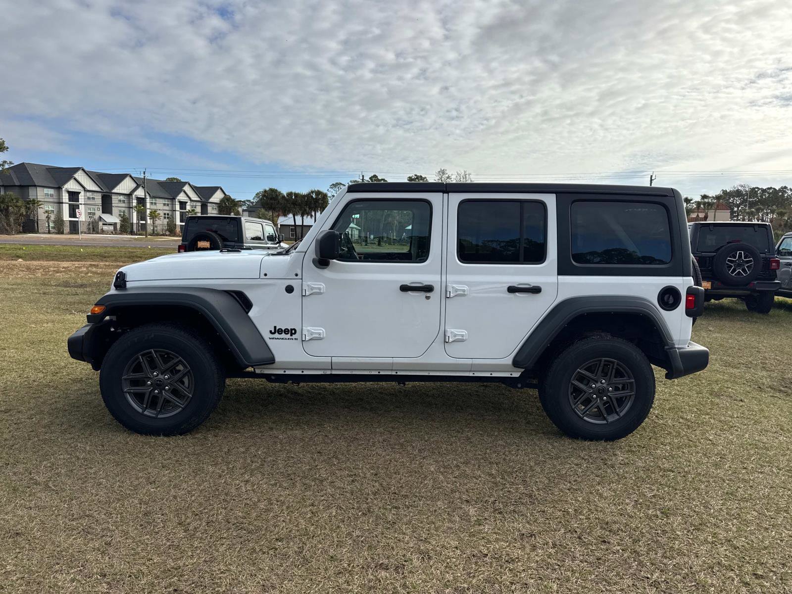 Used 2024 Jeep Wrangler Sport S image 6
