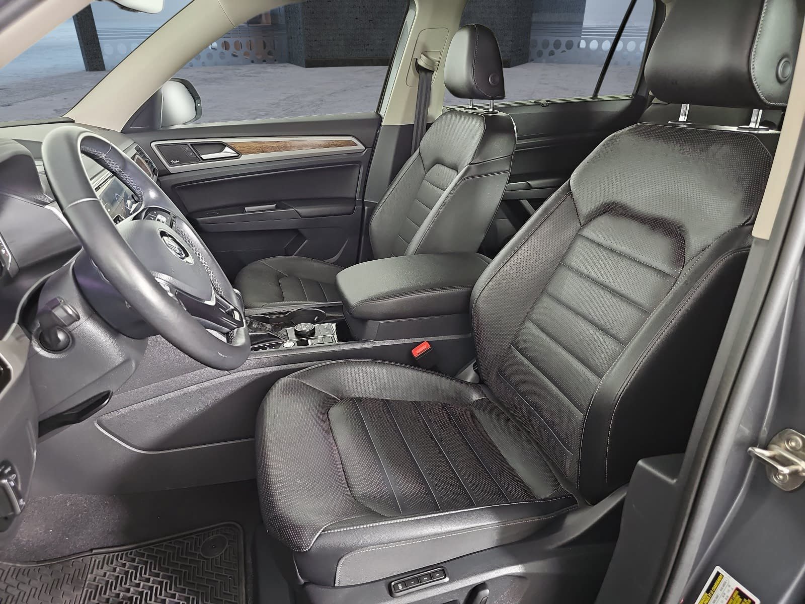 Used 2020 Volkswagen Atlas SEL R-Line AWD/4WD image 16