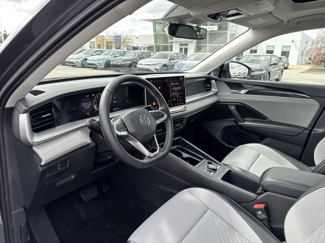 Certified 2025 Volkswagen Tiguan SE AWD/4WD image 10