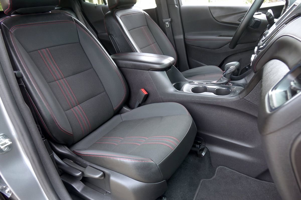 Used 2024 Chevrolet Equinox RS FWD image 8