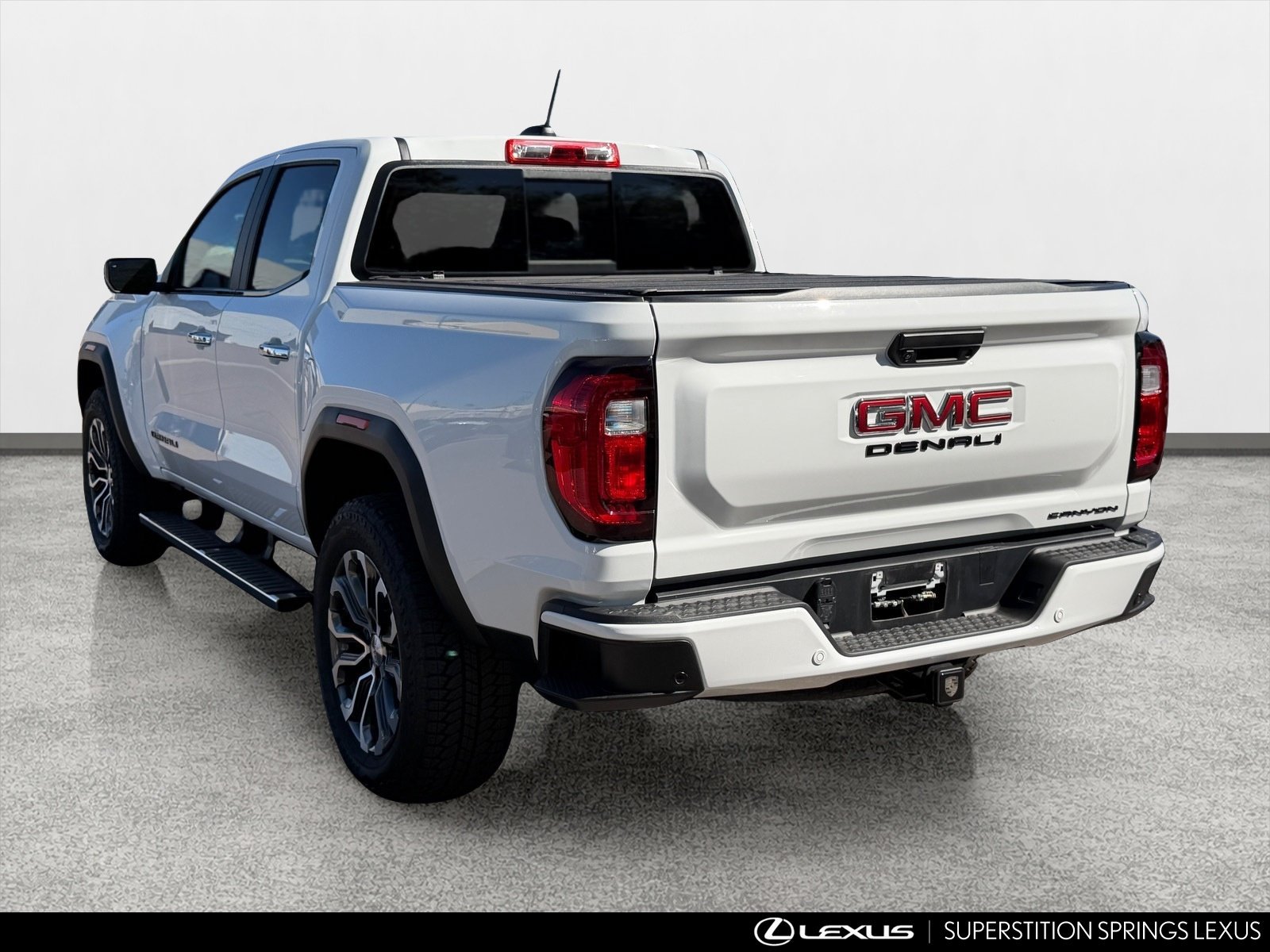 Used 2025 GMC Canyon Denali AWD/4WD image 4