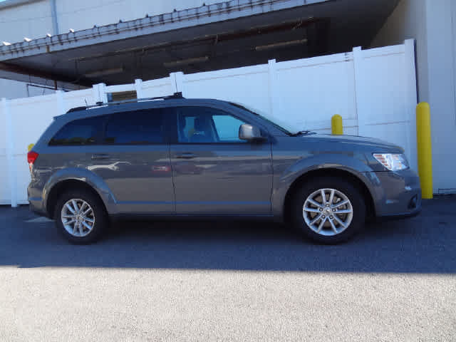 Used 2019 Dodge Journey SE w/ Connectivity Group FWD image 4