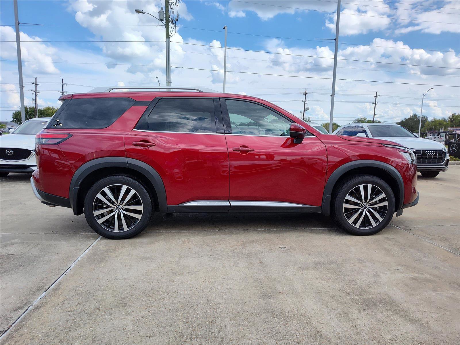 Used 2024 Nissan Pathfinder Platinum w/ Cargo Package image 10