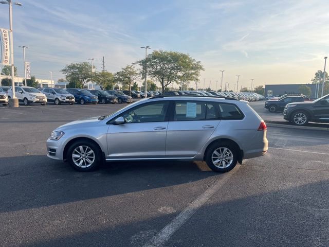 Used 2017 Volkswagen Golf SEL image 4