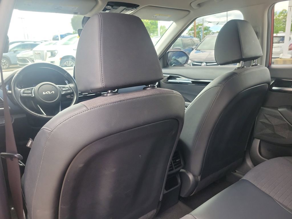 Used 2023 Kia Seltos S FWD image 13