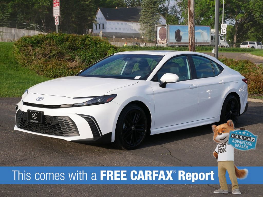 Used 2025 Toyota Camry SE FWD image 2