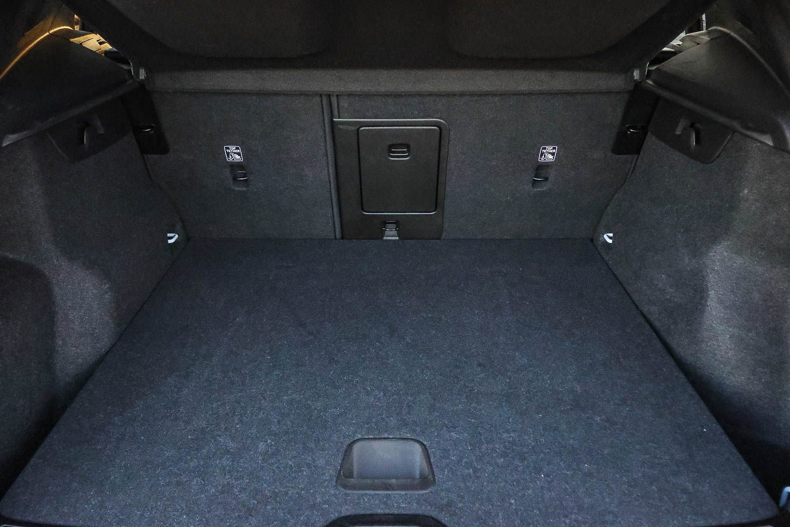 Used 2025 Volvo XC40 B5 Core image 28