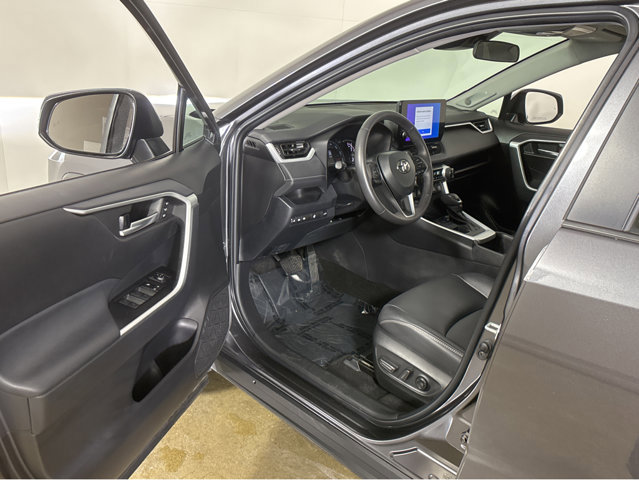 Used 2023 Toyota RAV4 XLE Premium image 2