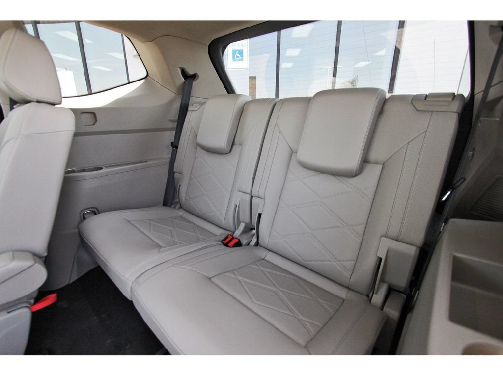 Used 2025 Volkswagen Atlas SE FWD image 32