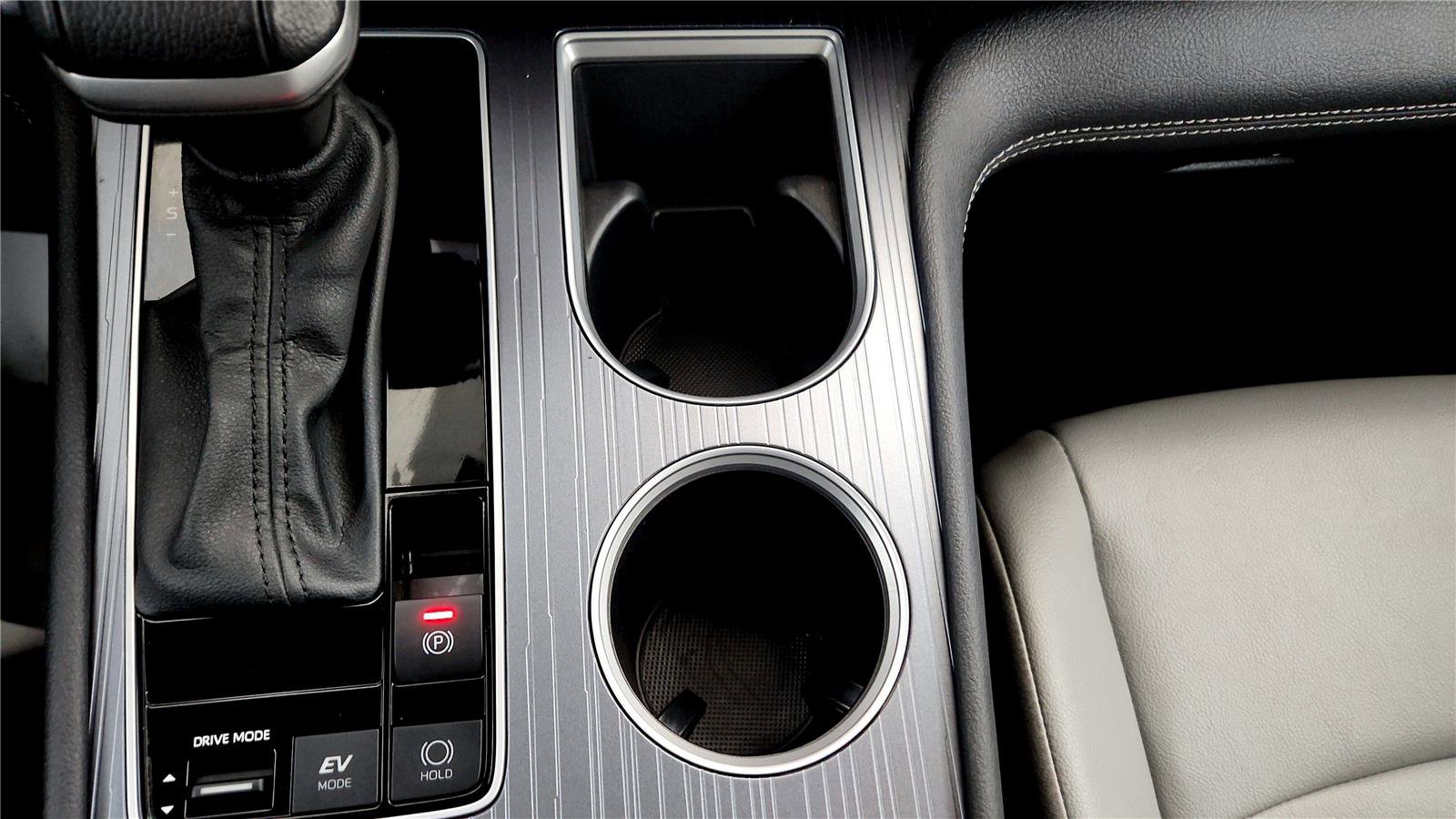 Used 2025 Toyota Sienna XLE w/ XLE Plus Package image 36