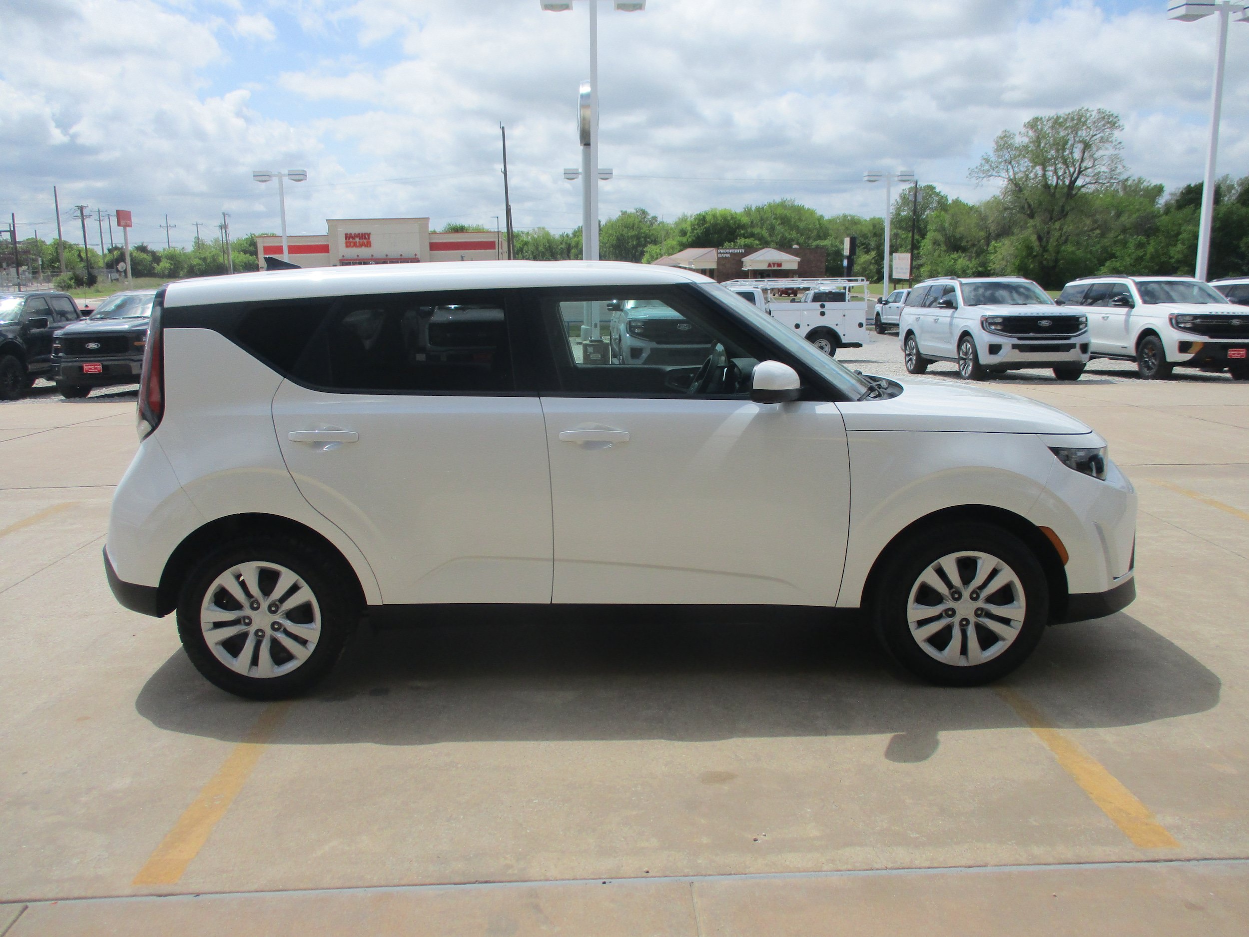 Used 2023 Kia Soul LX FWD image 5