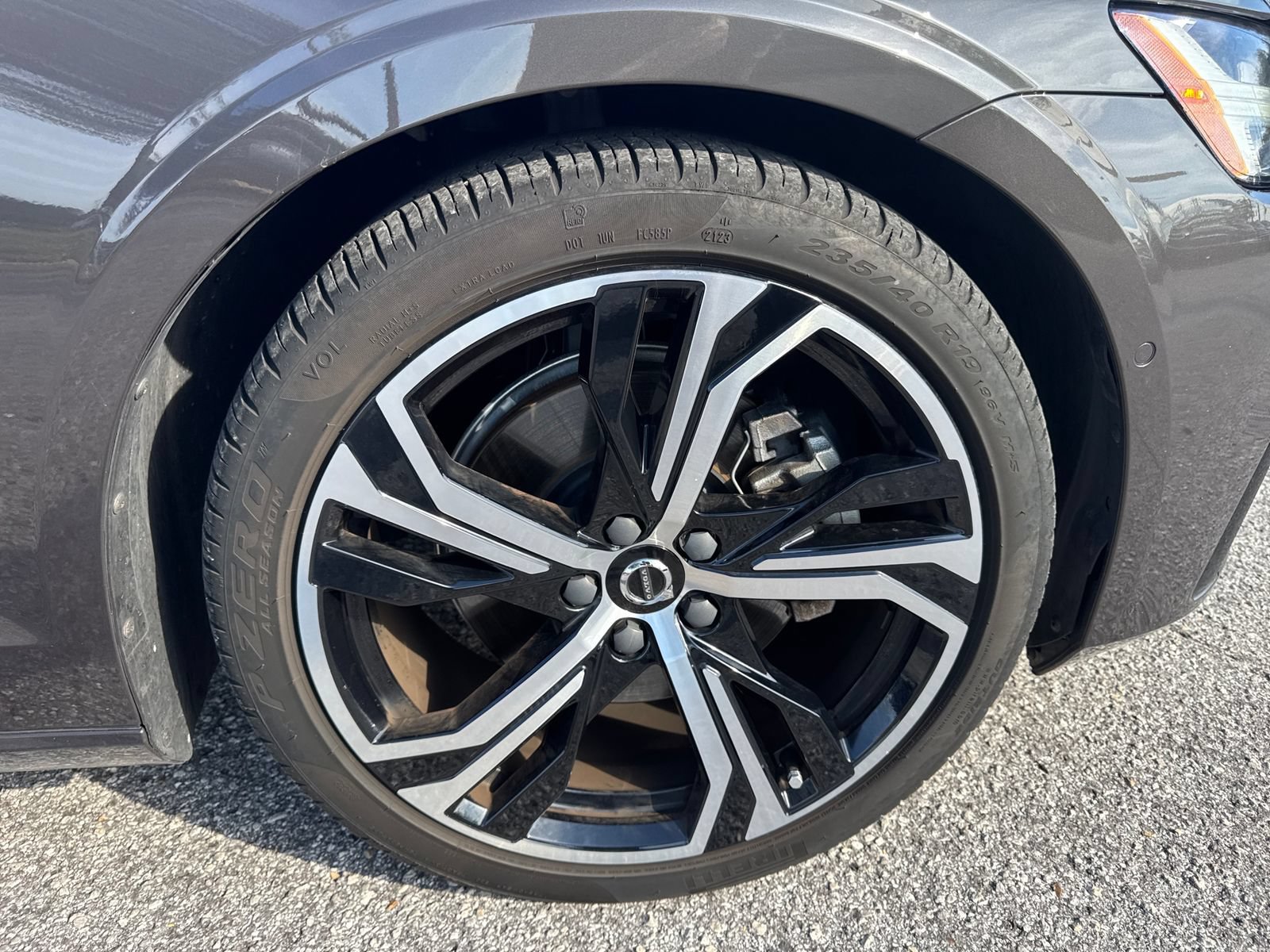Used 2024 Volvo S60 B5 Plus w/ Protection Package Premier AWD/4WD image 9