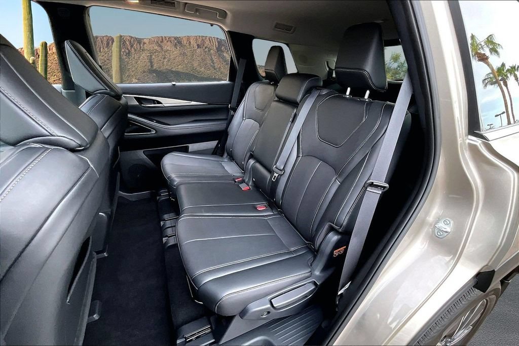 Used 2026 INFINITI QX60 Luxe w/ Cargo Package FWD image 26