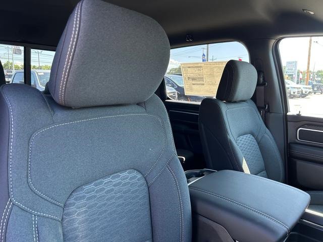 New 2026 RAM 1500 4x4 Crew Cab image 32