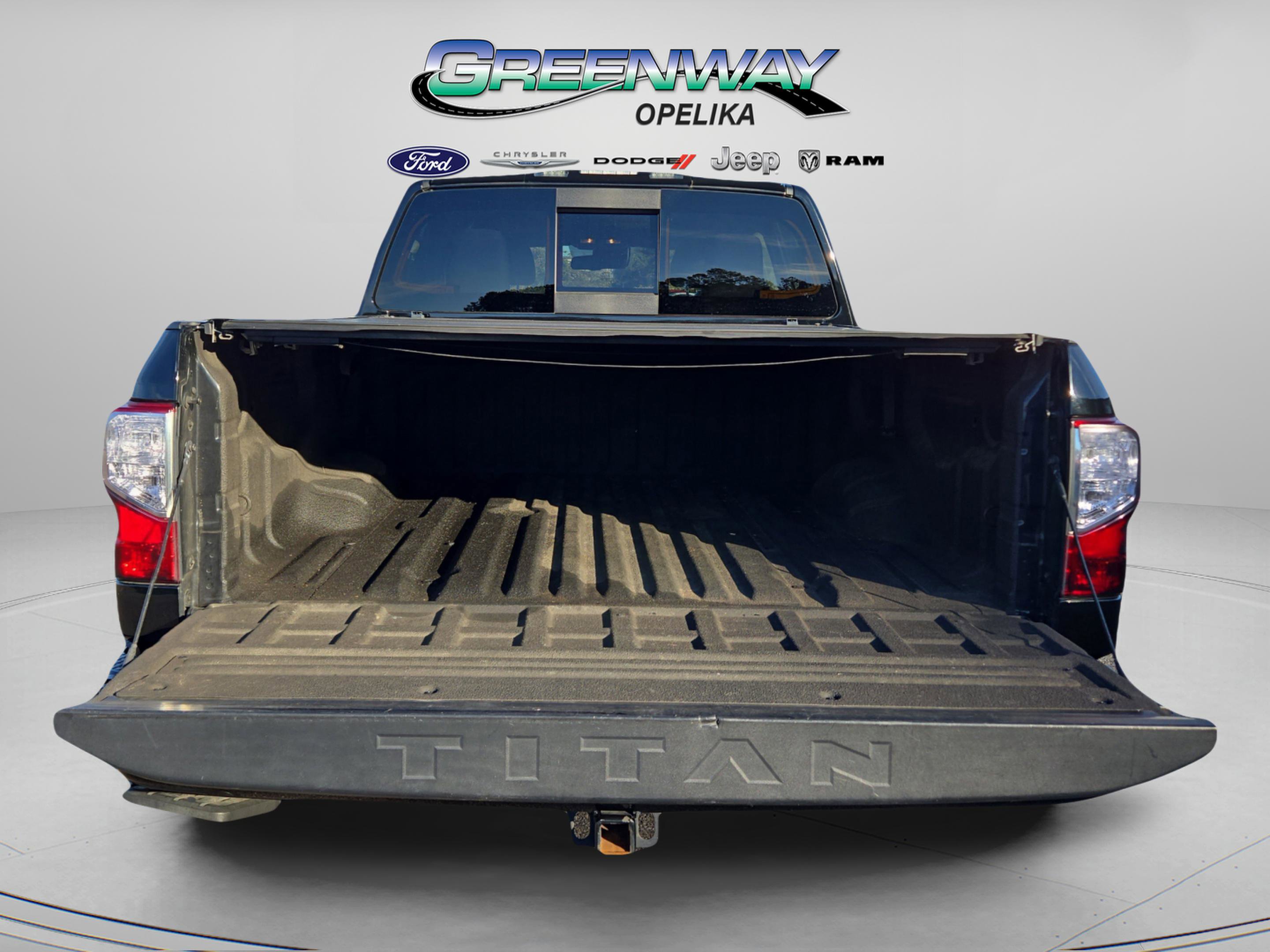 Used 2021 Nissan Titan SV w/ SV Convenience Package image 32
