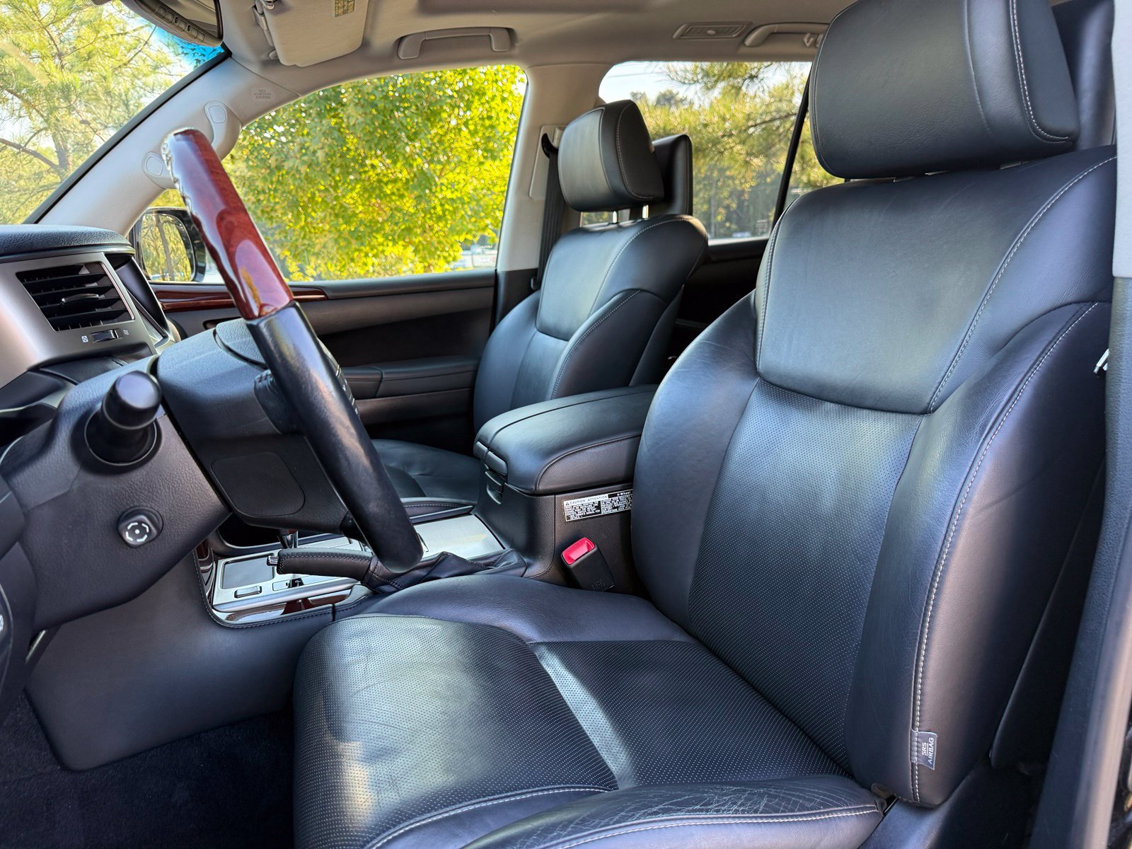 Used 2015 Lexus LX 570 4WD image 37