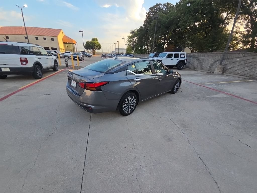 Used 2025 Nissan Altima 2.5 SV FWD image 7
