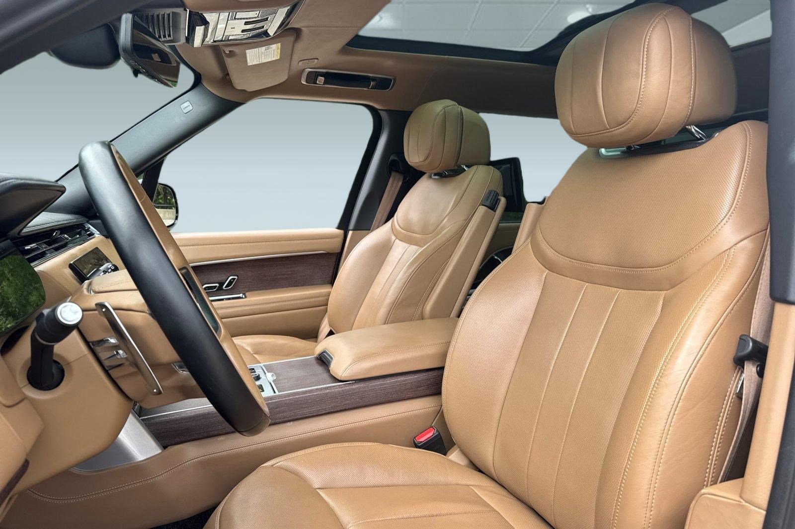 Used 2023 Land Rover Range Rover Long Wheelbase Autobiography image 5