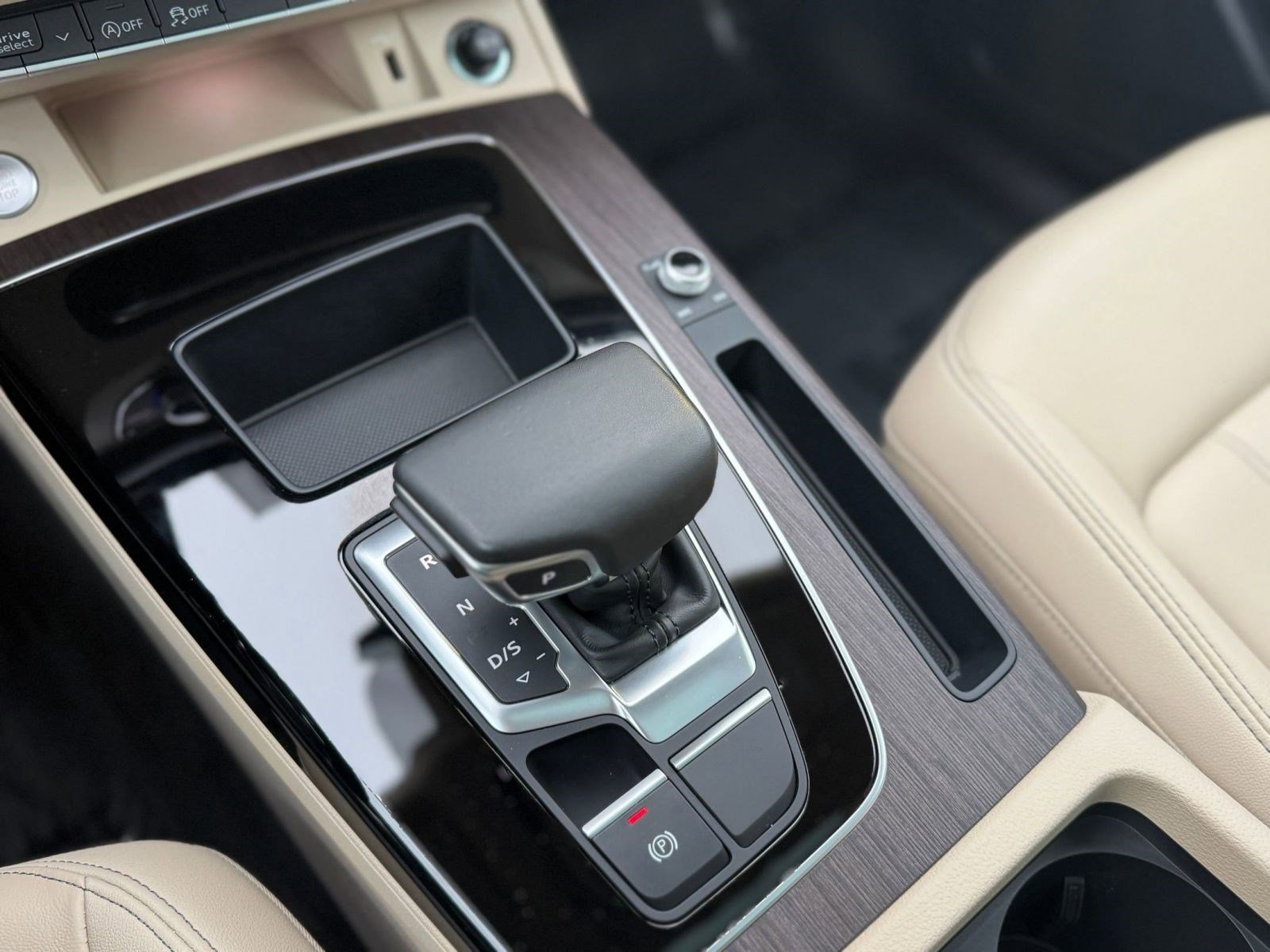 Used 2023 Audi Q5 2.0T Premium w/ Convenience Package image 17