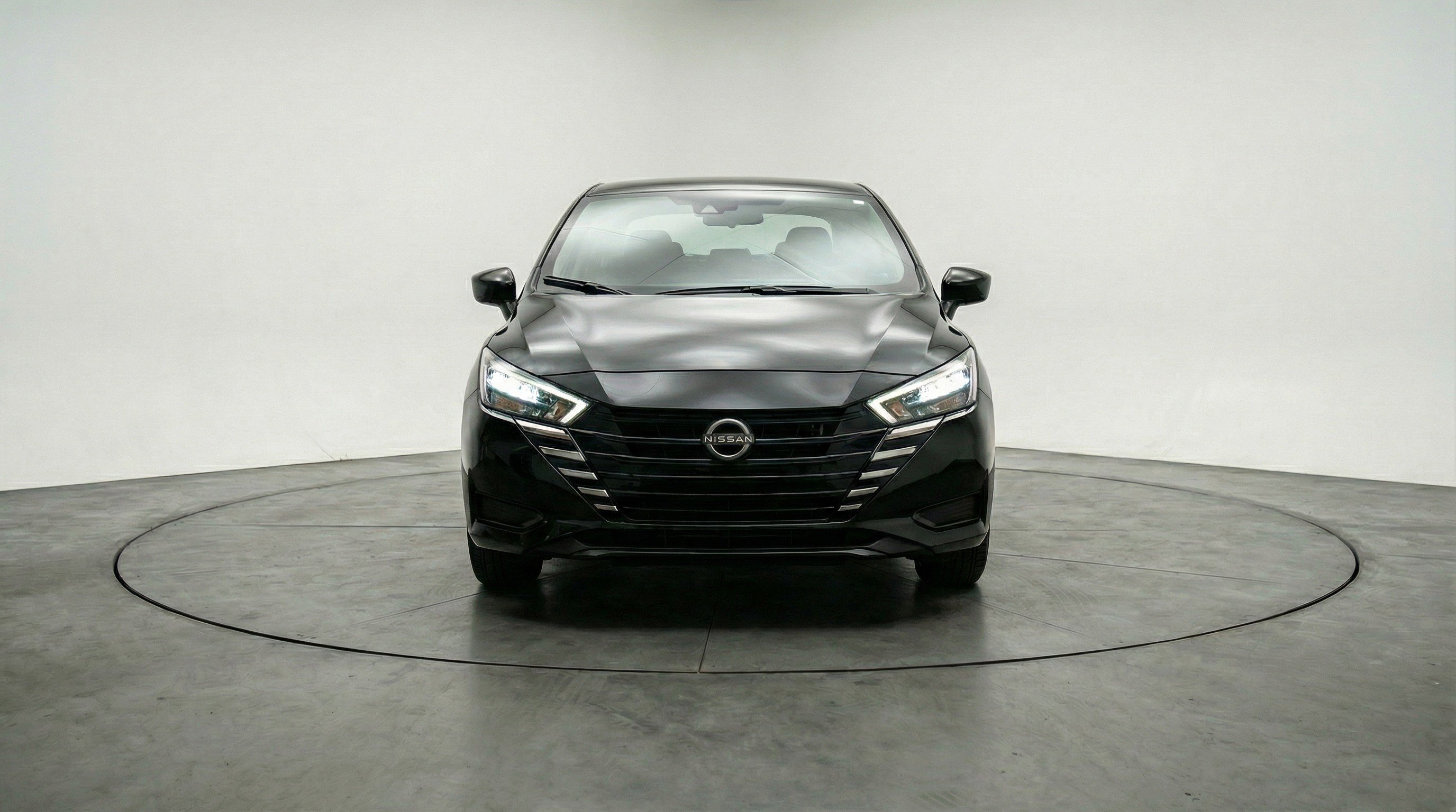 Used 2025 Nissan Versa SV image 2