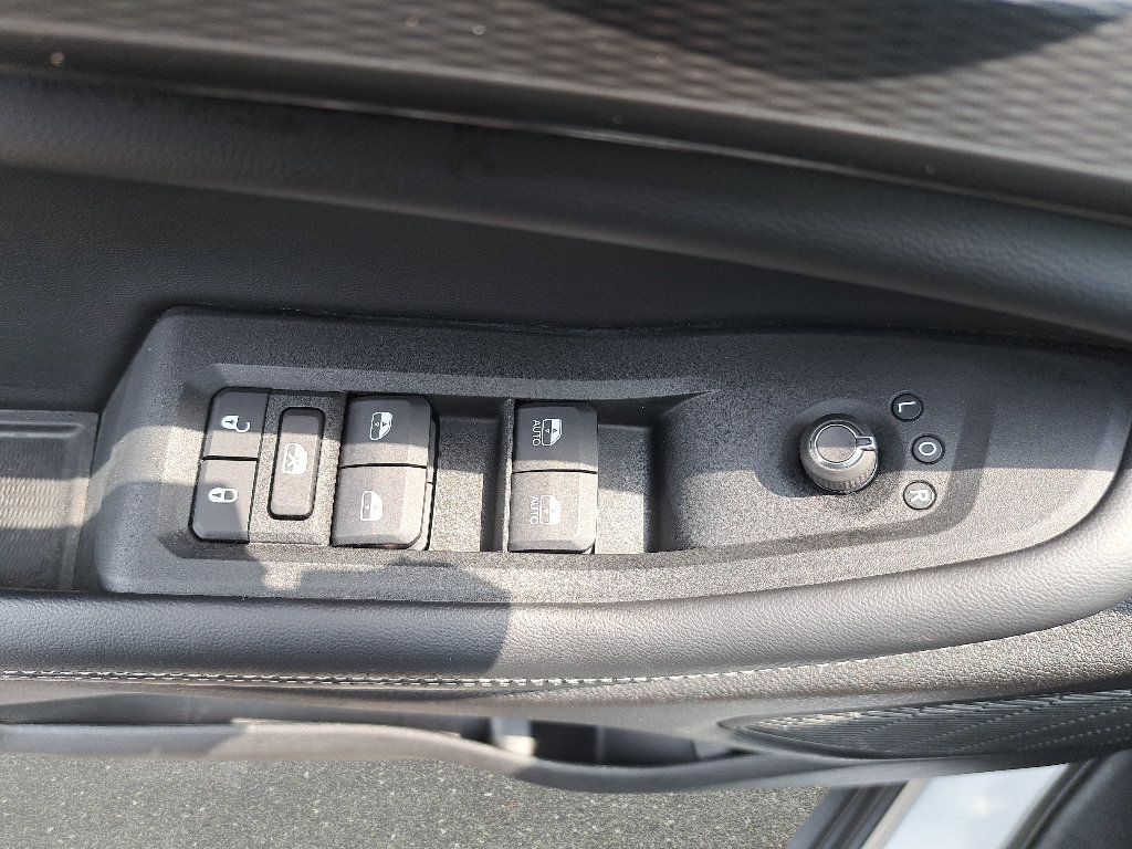 Certified 2025 Jeep Grand Cherokee Altitude AWD/4WD image 28