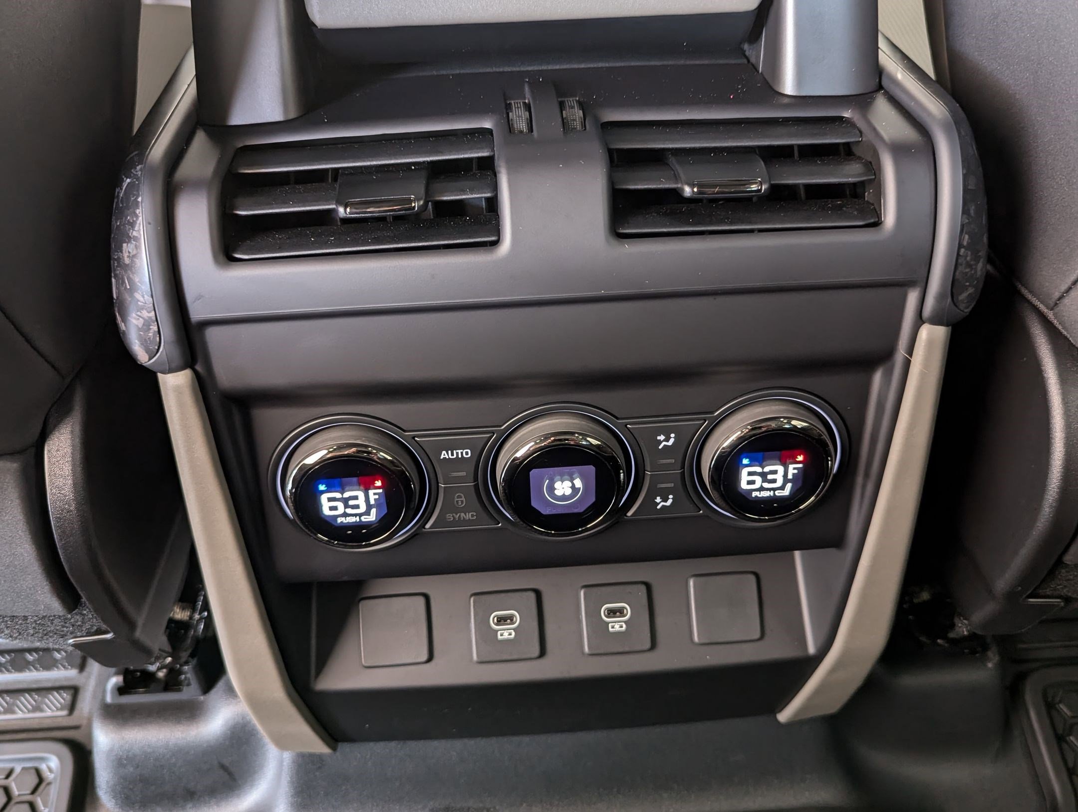 Certified 2025 Land Rover Defender 110 image 29