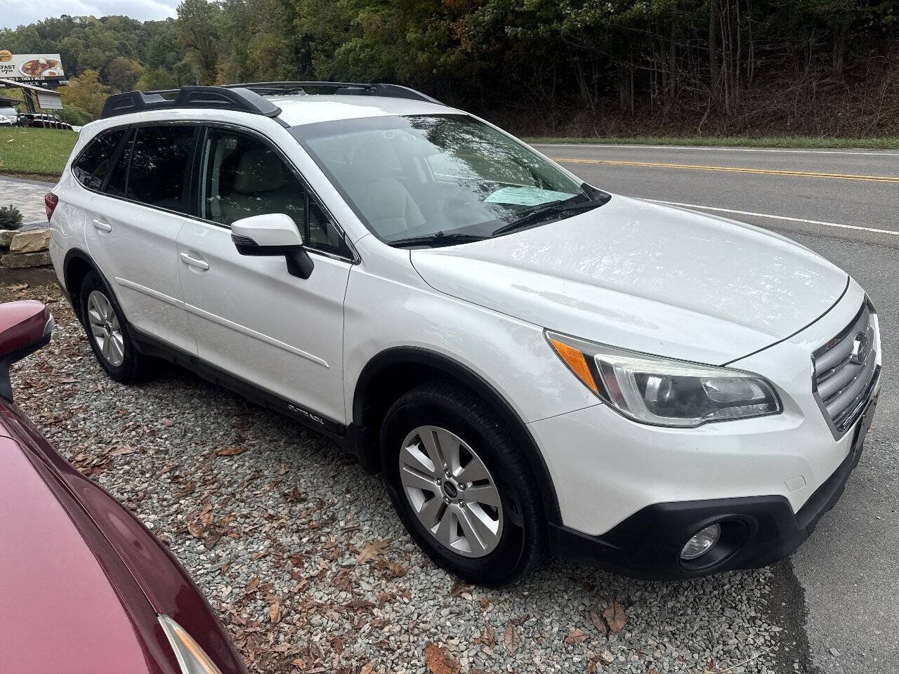Used 2015 Subaru Outback 2.5i Premium AWD/4WD image 4