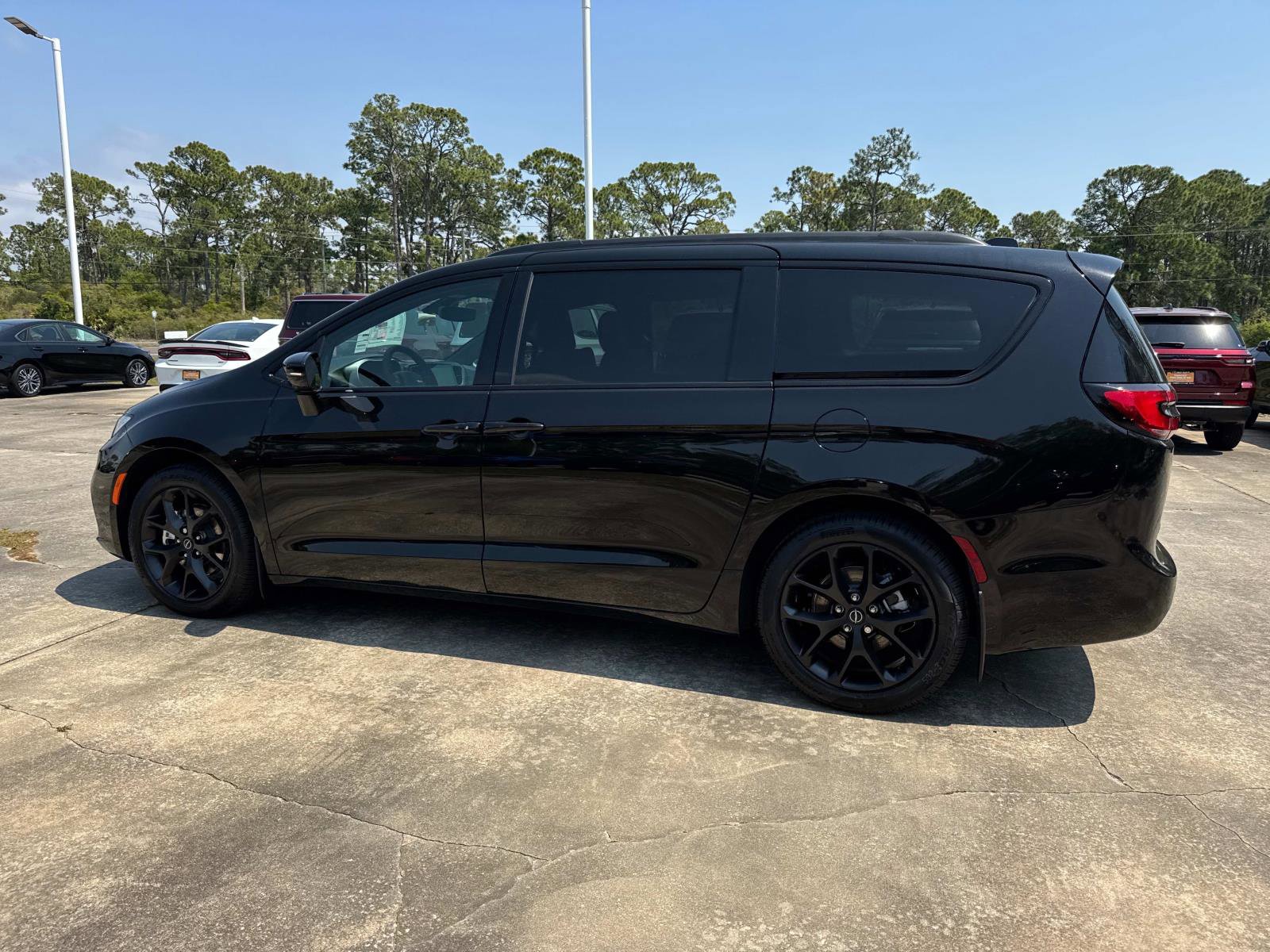 New 2026 Chrysler Pacifica Select FWD image 5
