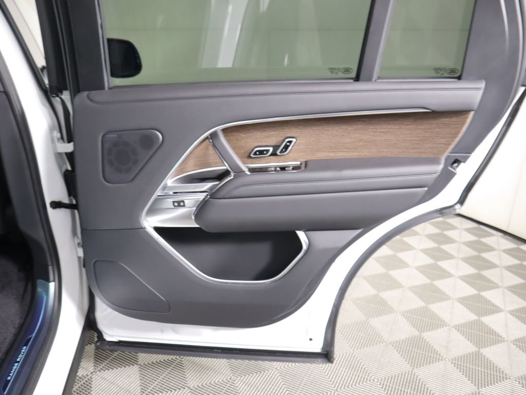 New 2025 Land Rover Range Rover Long Wheelbase SE image 28