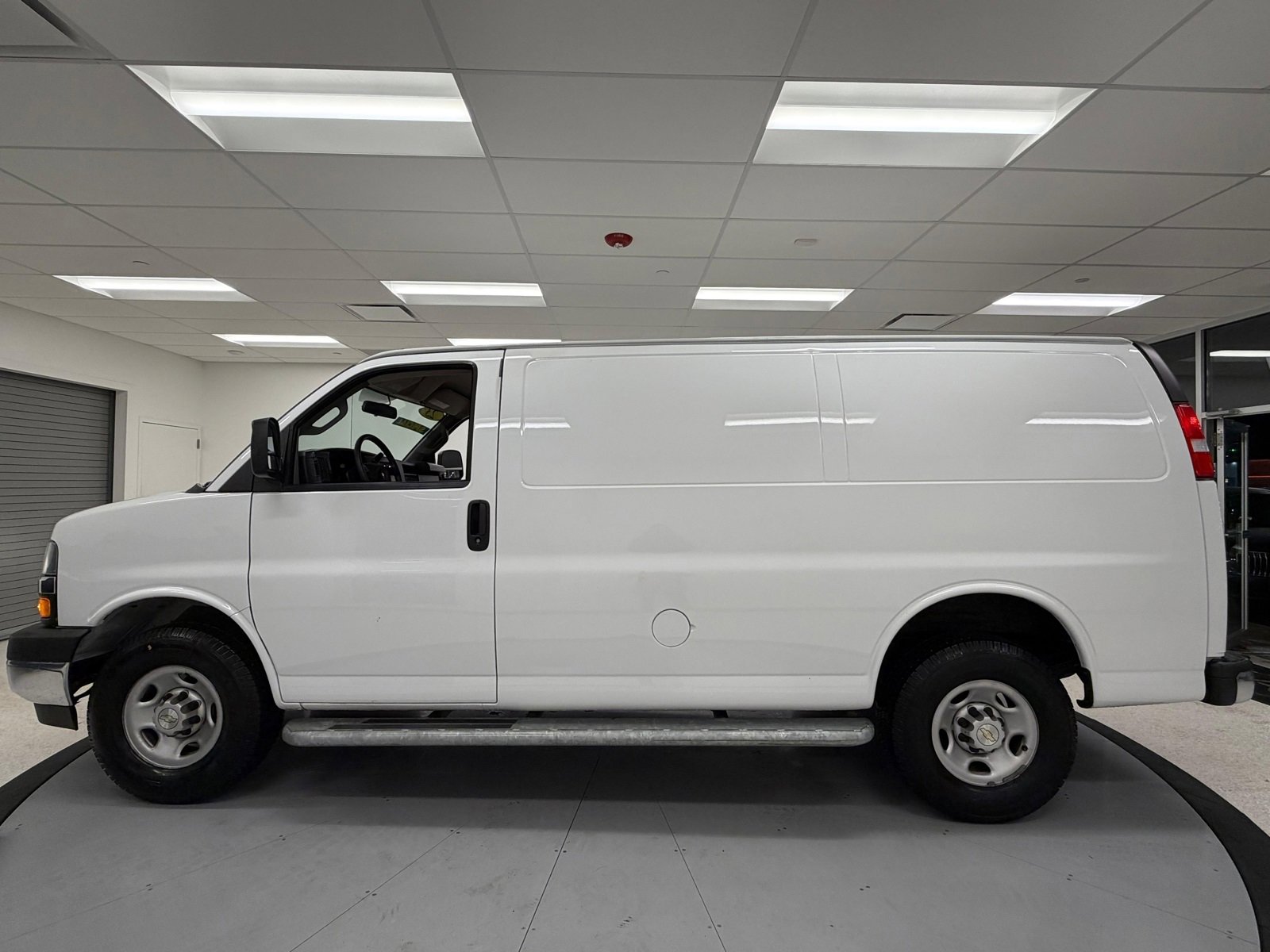 Used 2023 Chevrolet Express 2500 w/ Driver Convenience Package image 4