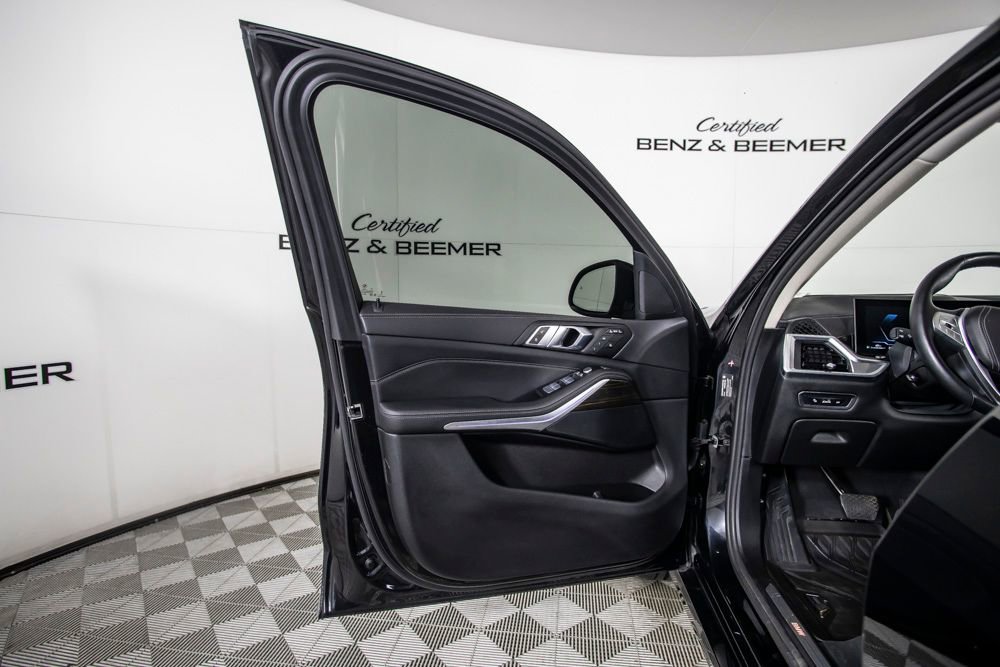 Used 2024 BMW X7 xDrive40i w/ Parking Assistance Package image 21