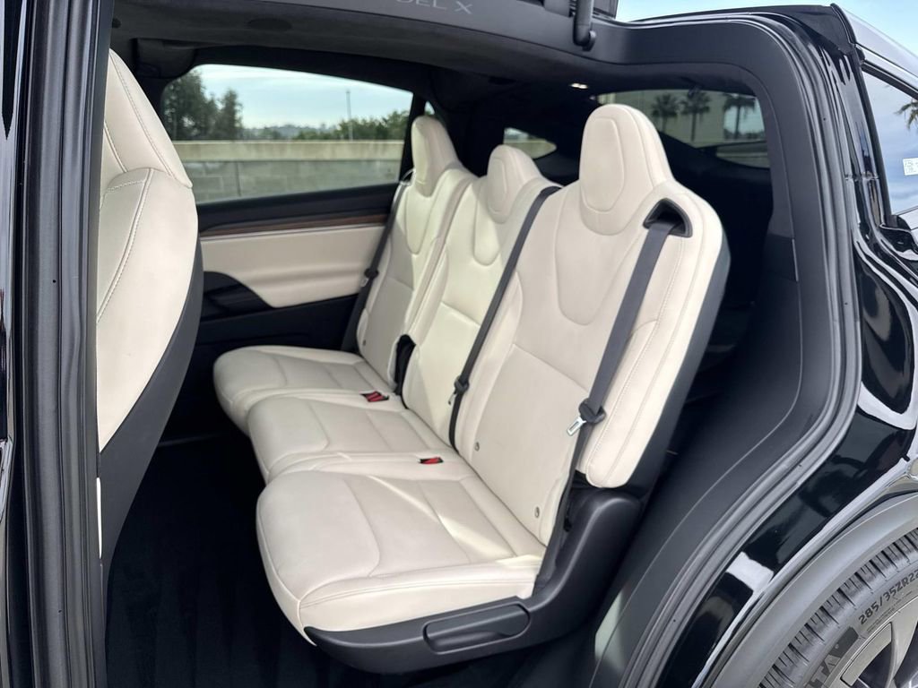 Used 2022 Tesla Model X image 9