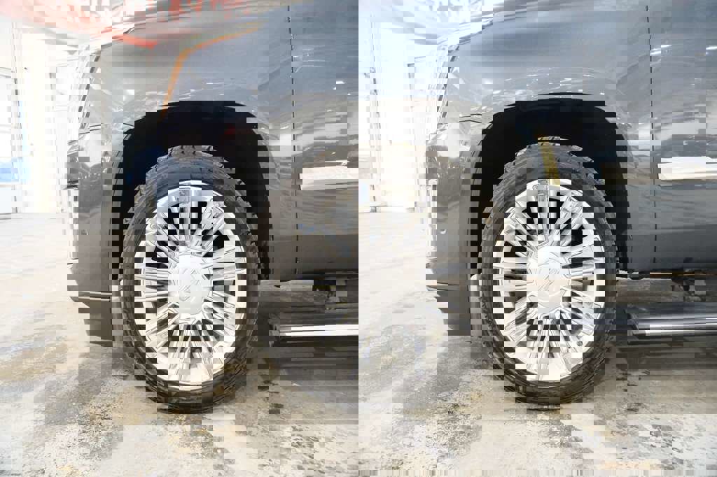 Used 2020 Cadillac Escalade ESV Platinum AWD/4WD image 5