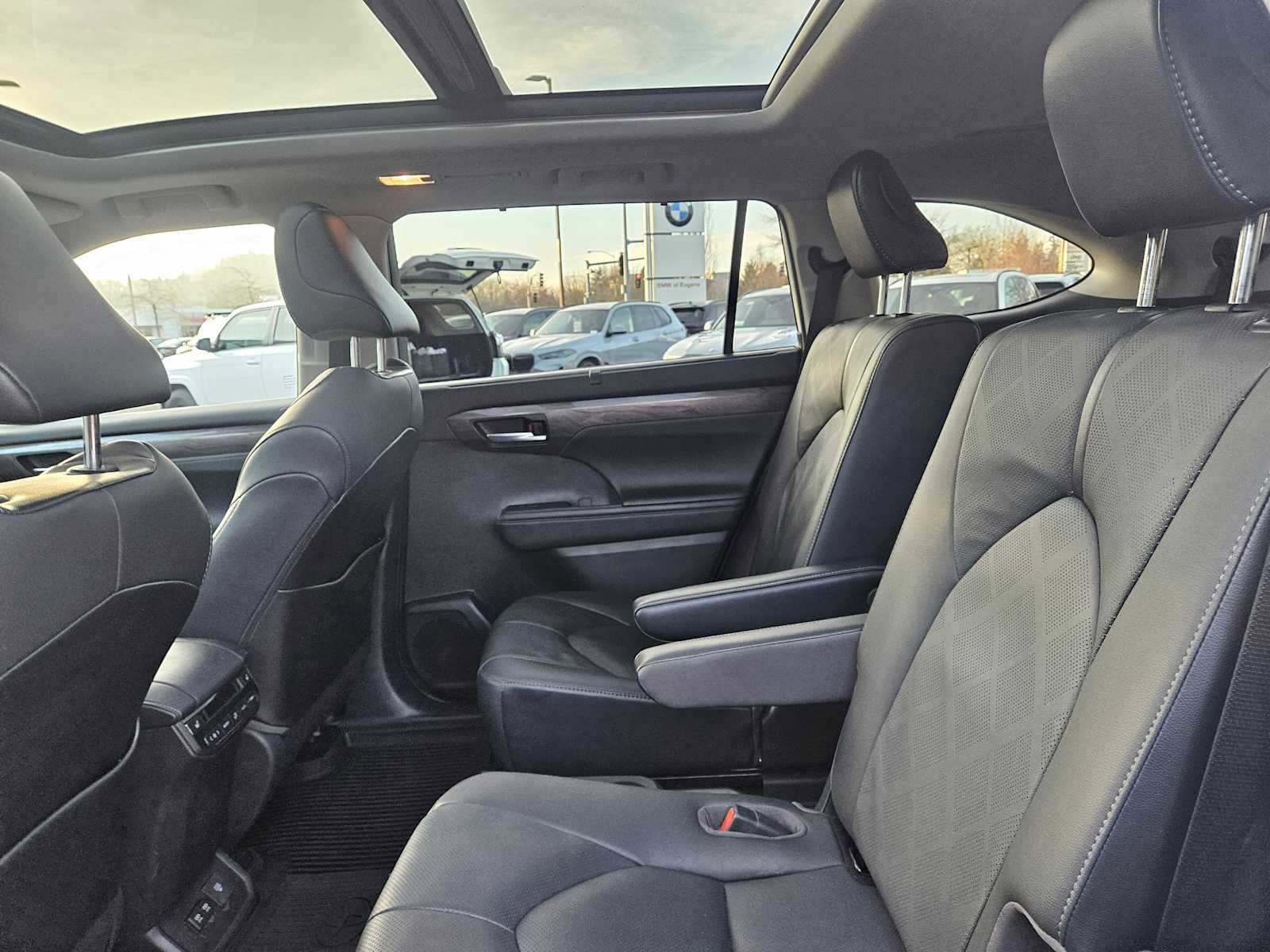 Used 2021 Toyota Highlander Platinum image 20