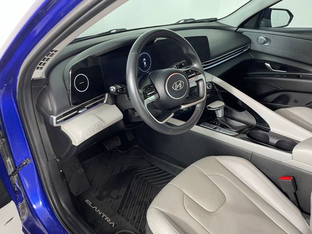 Used 2023 Hyundai Elantra Limited image 3