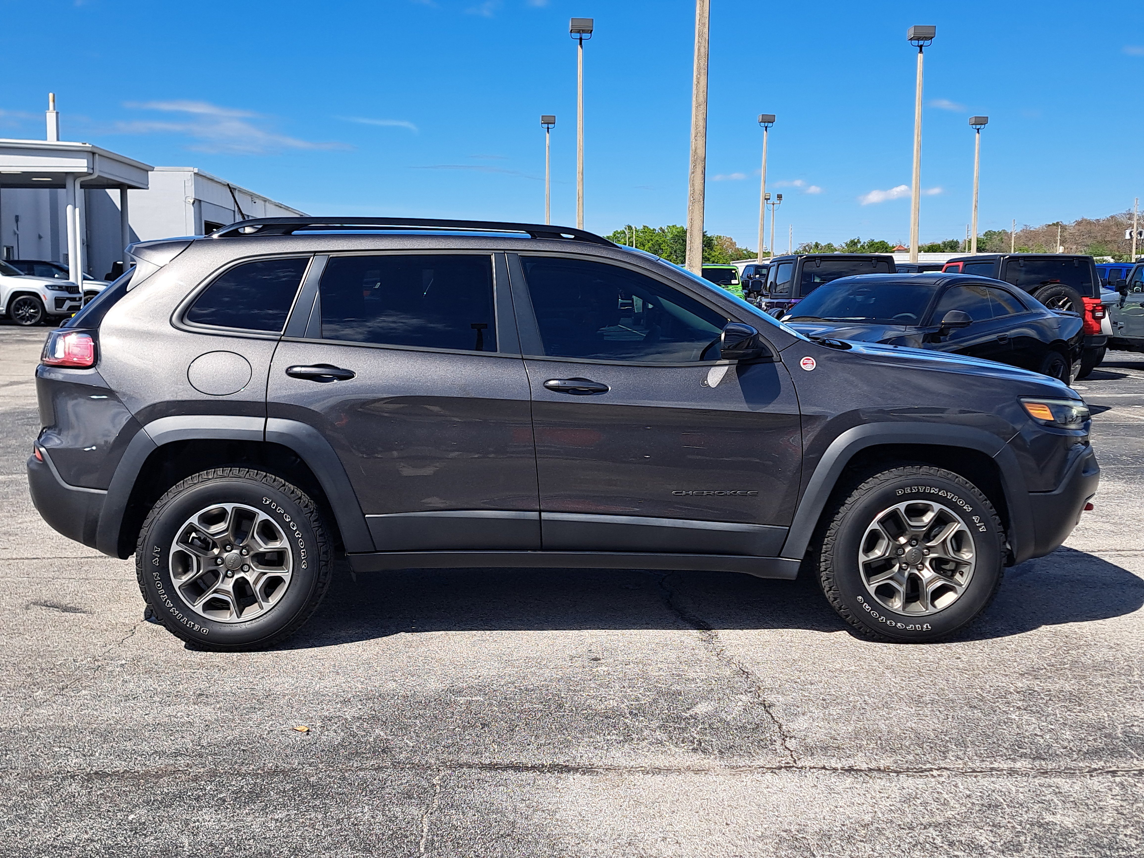 Used 2022 Jeep Cherokee Trailhawk w/ Premium Leather Package image 9
