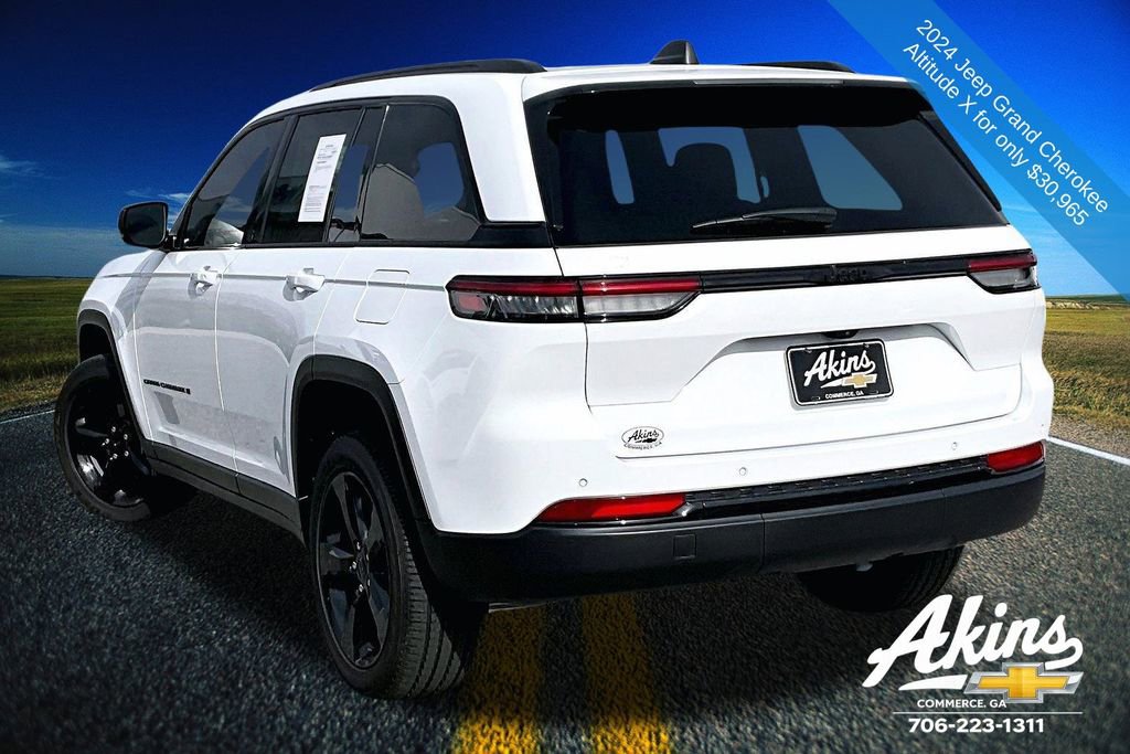 Used 2024 Jeep Grand Cherokee Altitude image 4