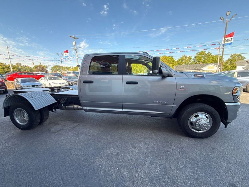 Used 2022 RAM 3500 SLT w/ Quick Order Package 2YG SLT image 4