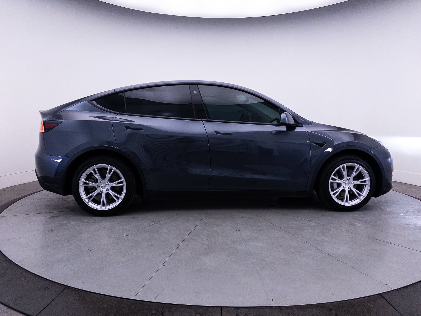 Used 2021 Tesla Model Y Long Range AWD/4WD image 38