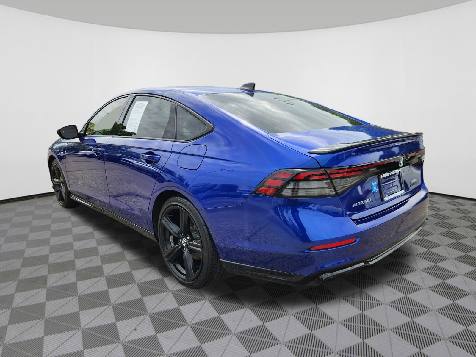 Used 2025 Honda Accord Sport image 3