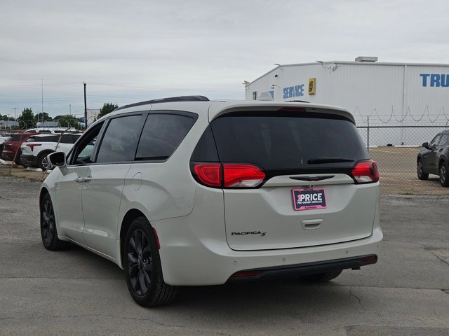 Used 2020 Chrysler Pacifica Touring-L w/ S Appearance Package FWD image 7