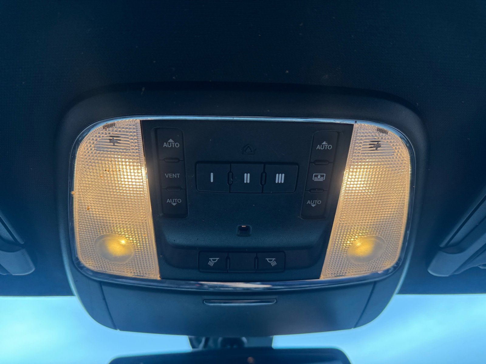 Used 2018 Chrysler 300 S w/ 300S Premium Group image 31