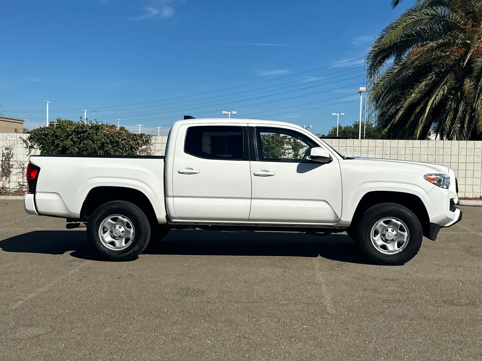 Used 2022 Toyota Tacoma SR w/ SR Convenience Package RWD image 3