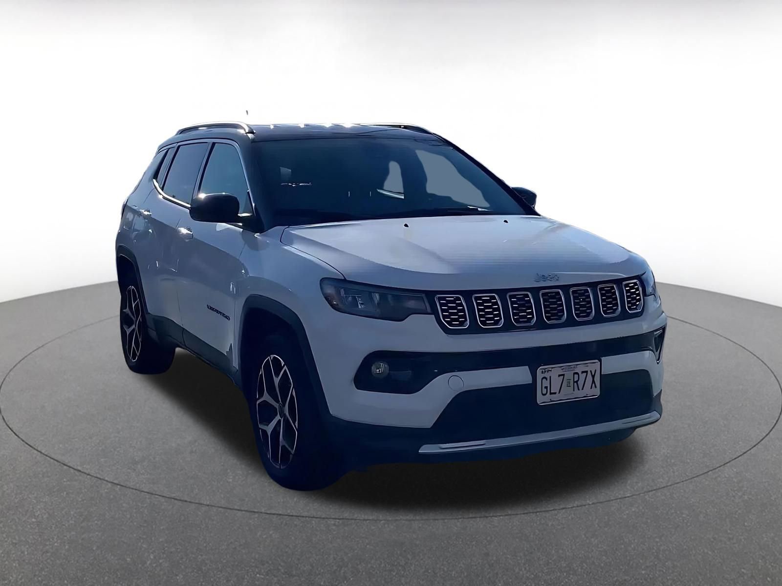Used 2025 Jeep Compass Limited image 3