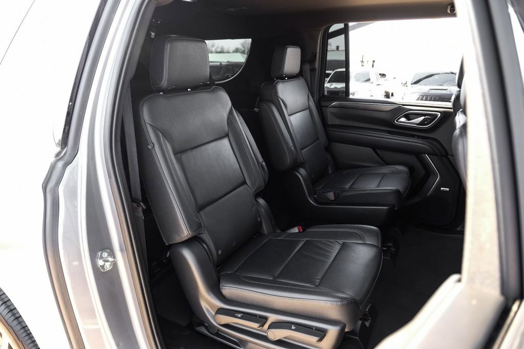Used 2022 Chevrolet Suburban LT w/ Luxury Package image 37