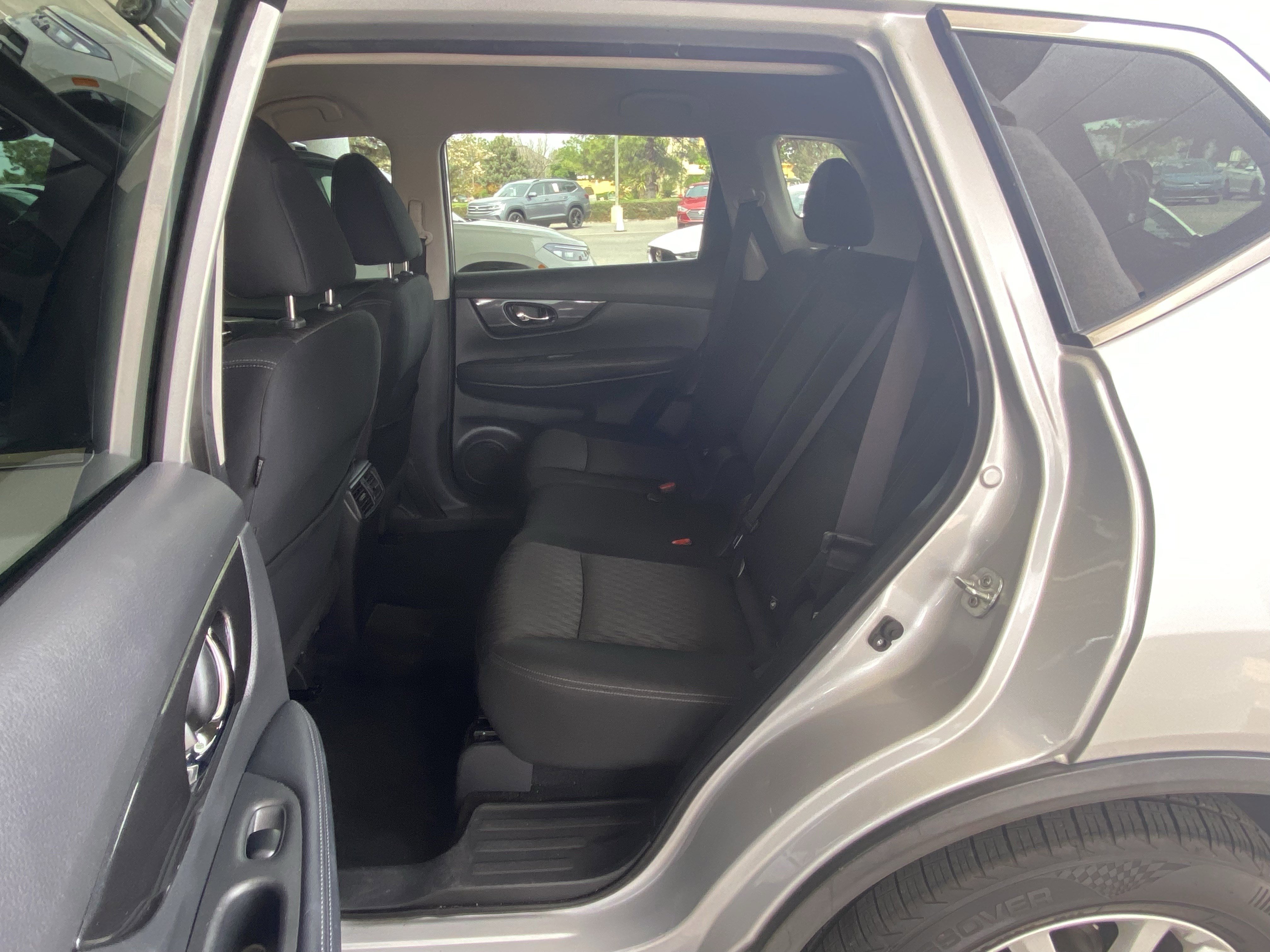 Used 2020 Nissan Rogue SV FWD image 30