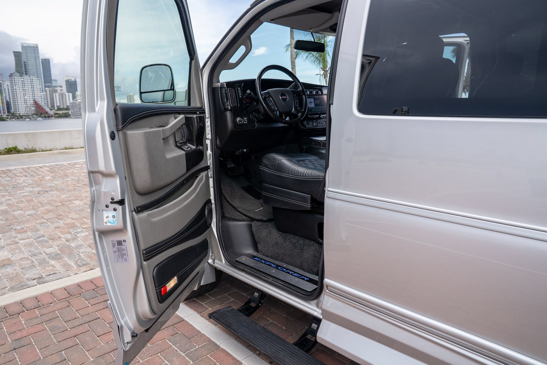 Used 2022 GMC Savana 2500 Extended RWD image 34