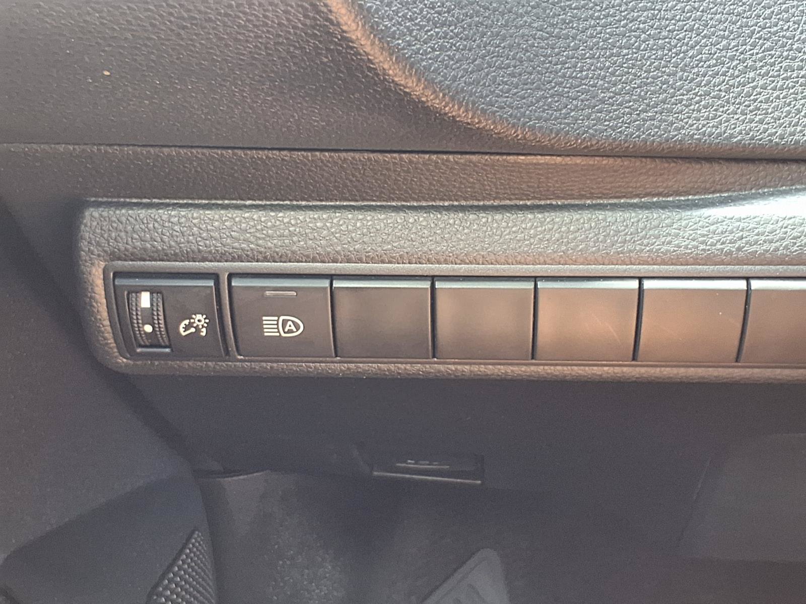 Used 2024 Toyota Corolla SE FWD image 11