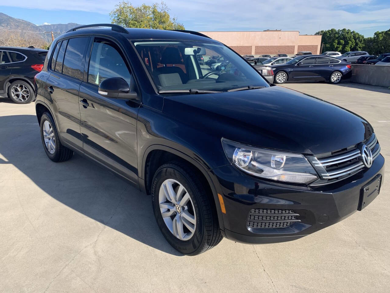 Used 2015 Volkswagen Tiguan S image 4