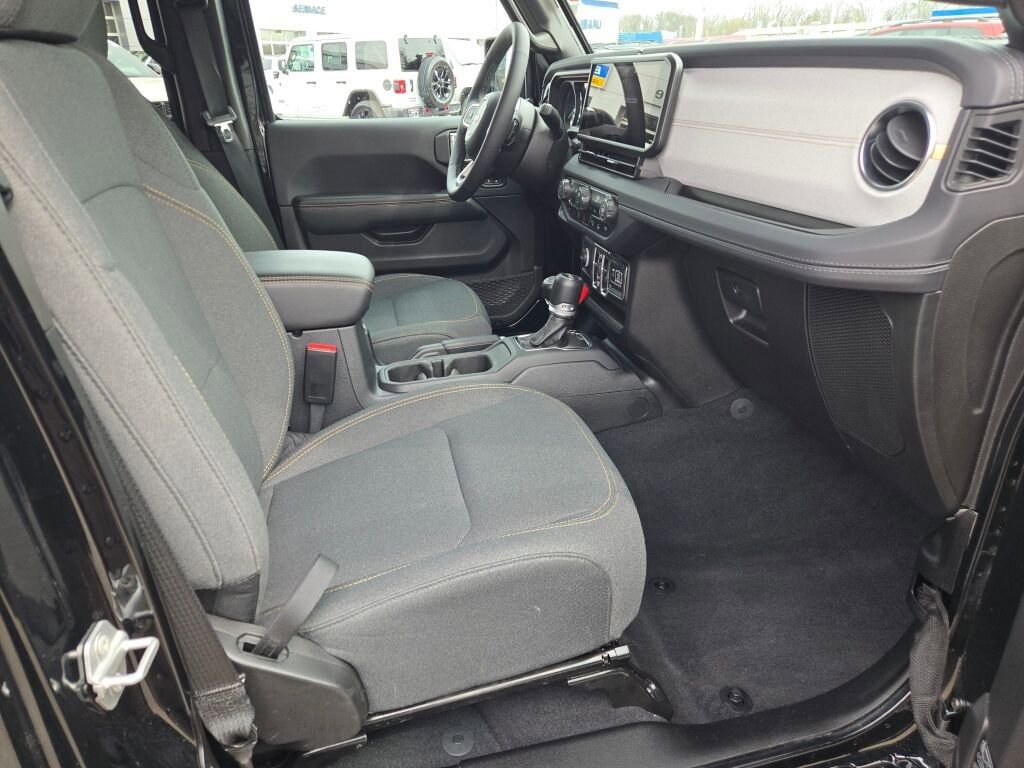 Certified 2025 Jeep Wrangler Unlimited Sahara w/ Safety Group image 7